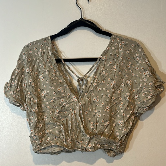 Forever 21 crop top! - Picture 3 of 6